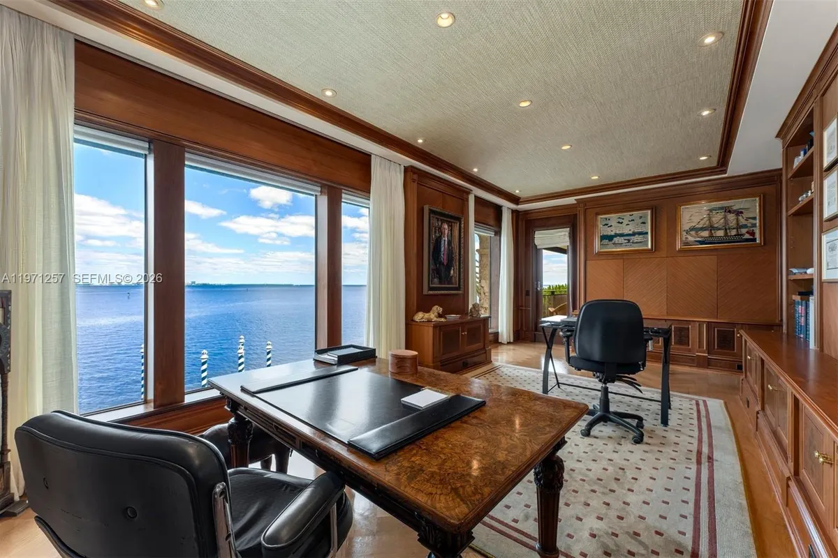 10 Tahiti Beach Island Rd, Coral Gables FL 33143