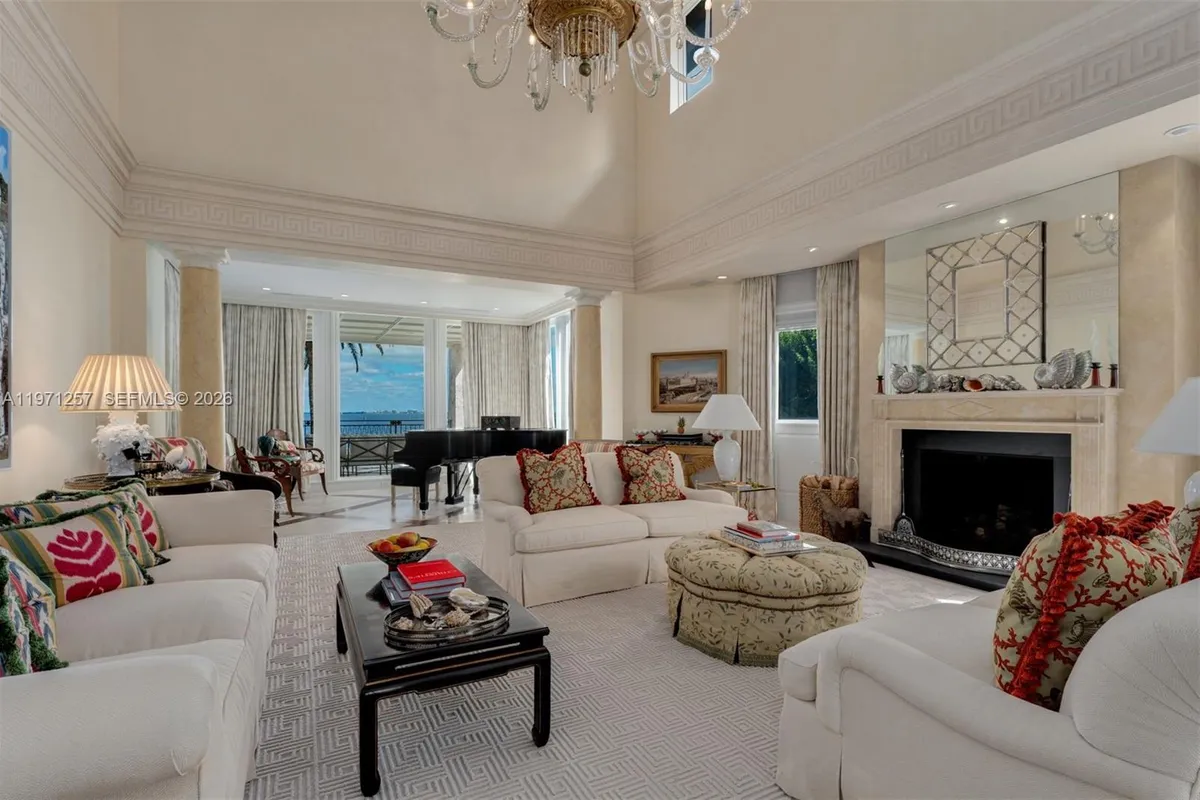 10 Tahiti Beach Island Rd, Coral Gables FL 33143