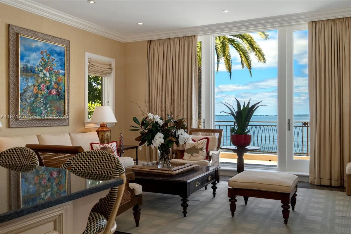 10 Tahiti Beach Island Rd, Coral Gables FL 33143