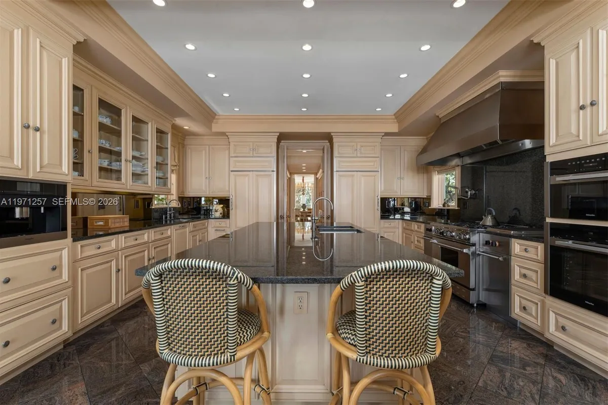 10 Tahiti Beach Island Rd, Coral Gables FL 33143