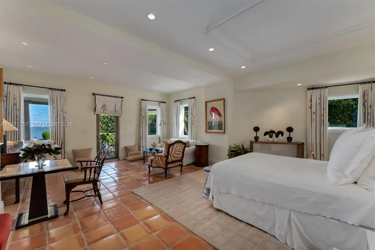 10 Tahiti Beach Island Rd, Coral Gables FL 33143