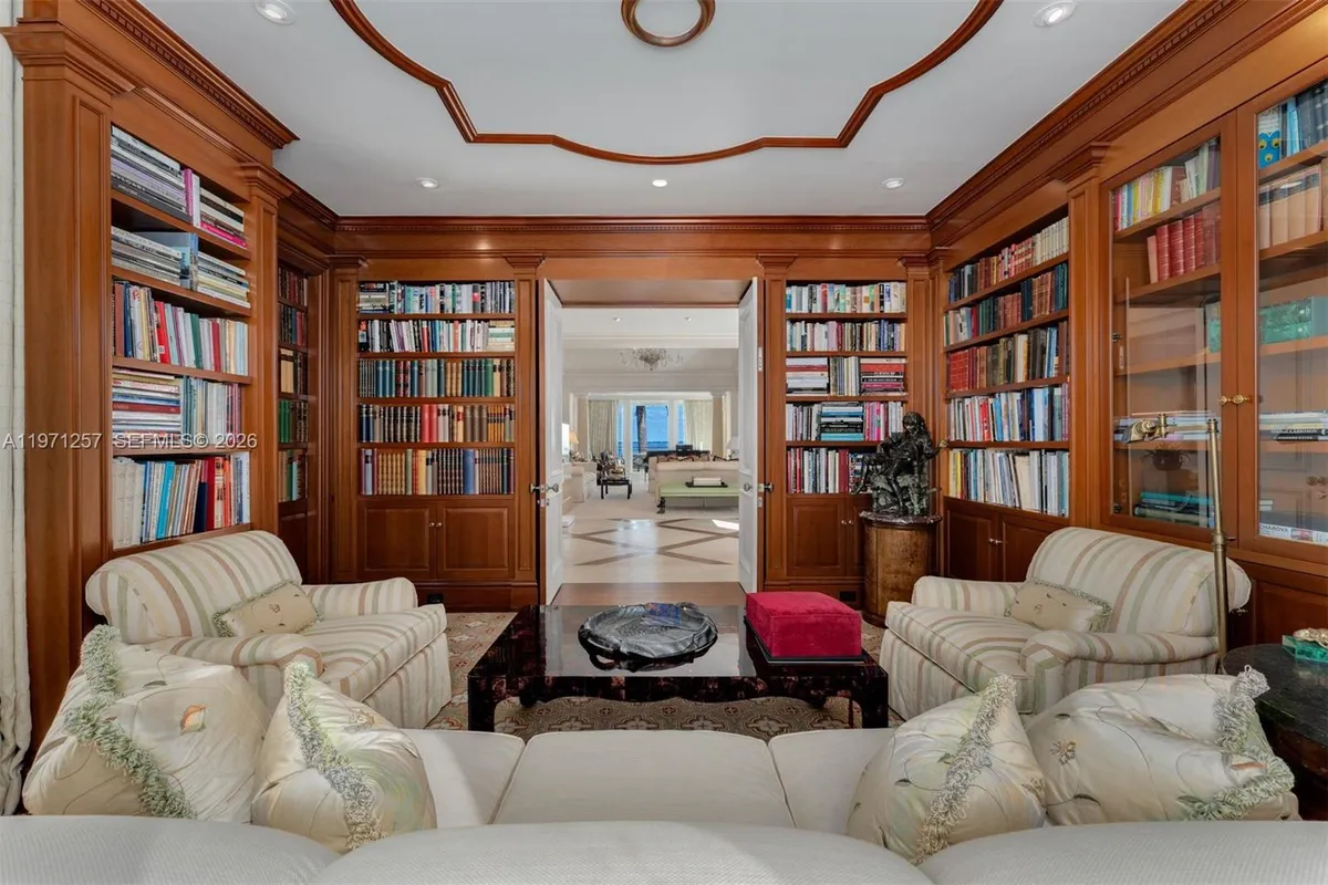 10 Tahiti Beach Island Rd, Coral Gables FL 33143