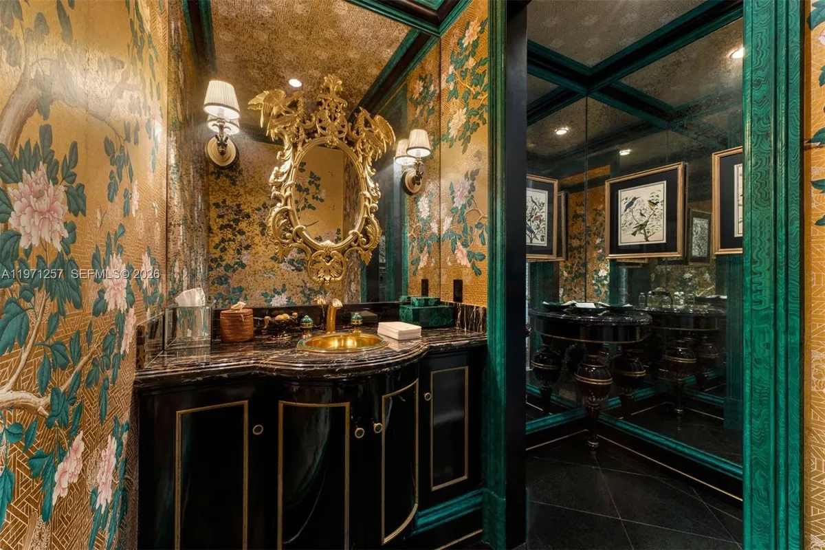 10 Tahiti Beach Island Rd, Coral Gables FL 33143