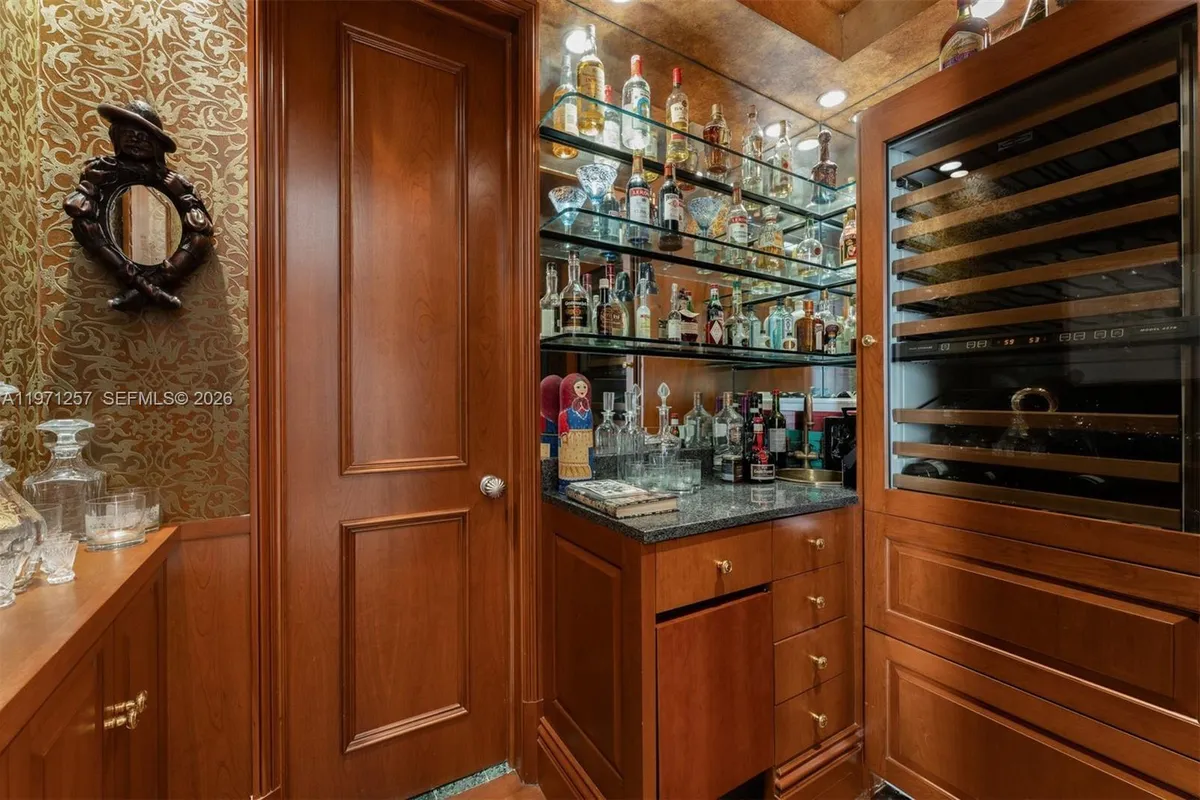 10 Tahiti Beach Island Rd, Coral Gables FL 33143