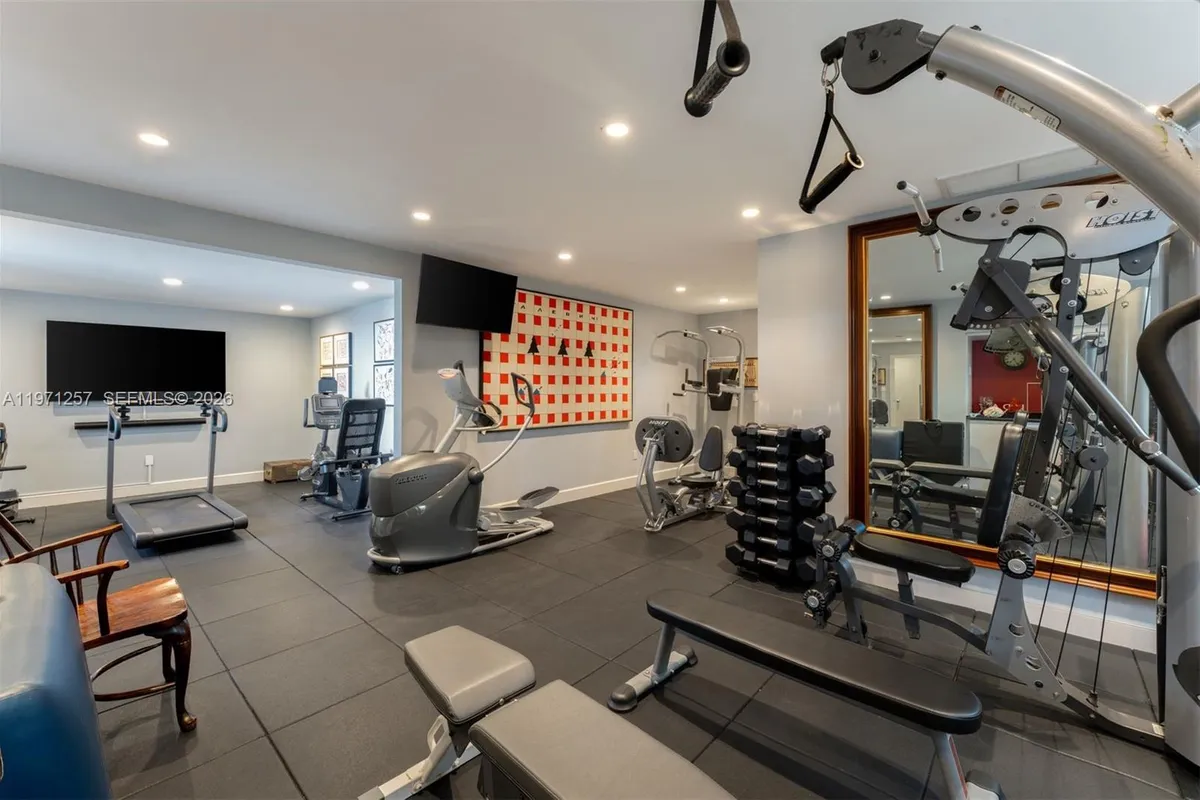 10 Tahiti Beach Island Rd, Coral Gables FL 33143