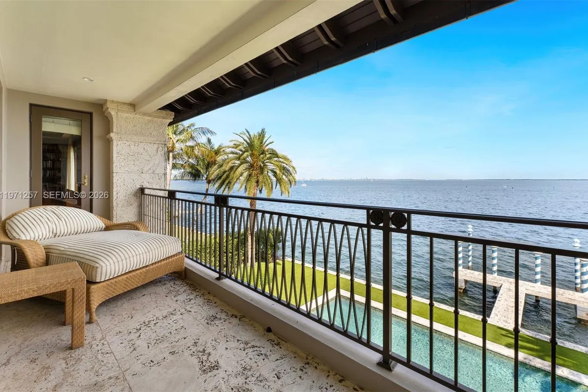 10 Tahiti Beach Island Rd, Coral Gables FL 33143