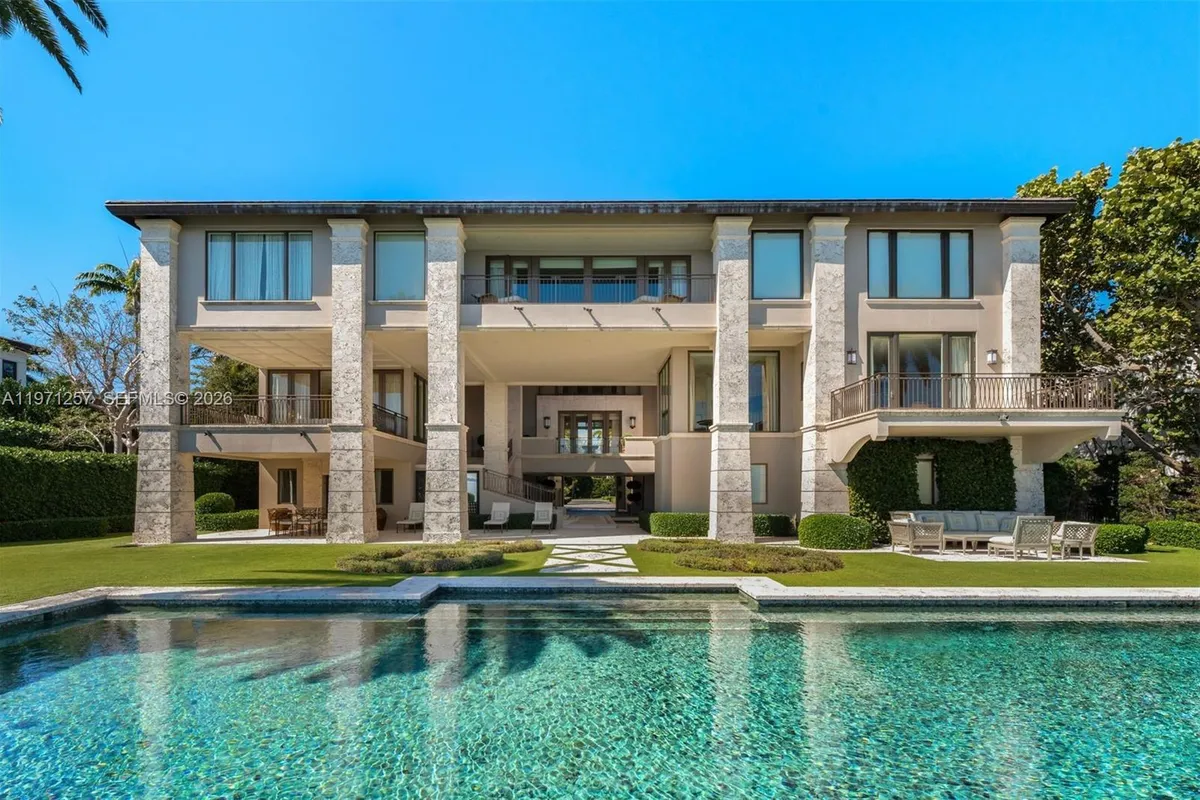 10 Tahiti Beach Island Rd, Coral Gables FL 33143