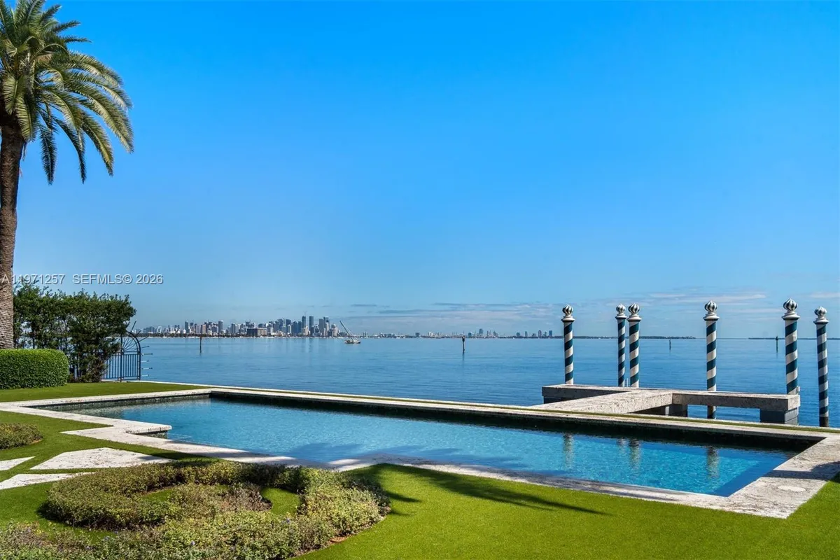 10 Tahiti Beach Island Rd, Coral Gables FL 33143