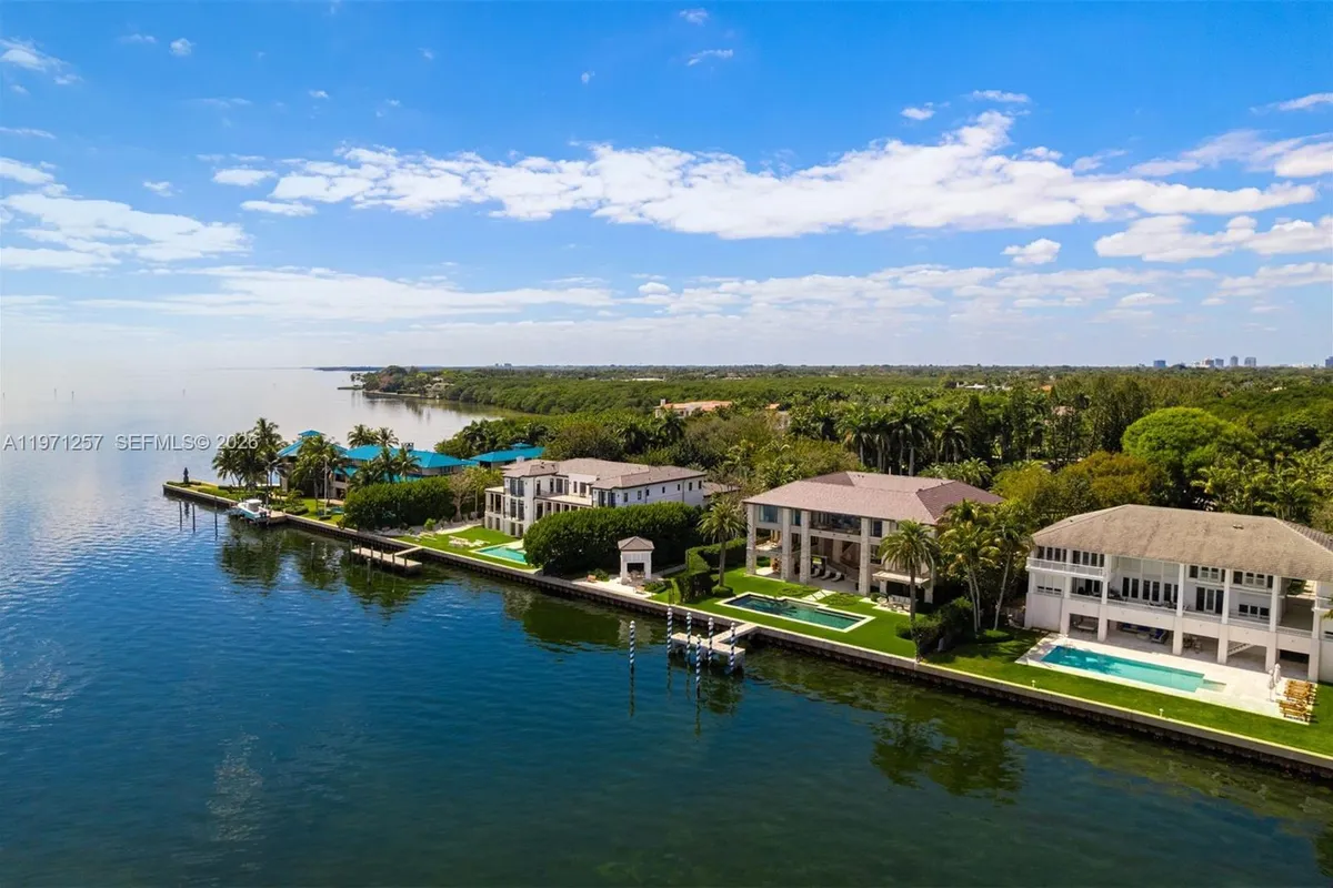 10 Tahiti Beach Island Rd, Coral Gables FL 33143