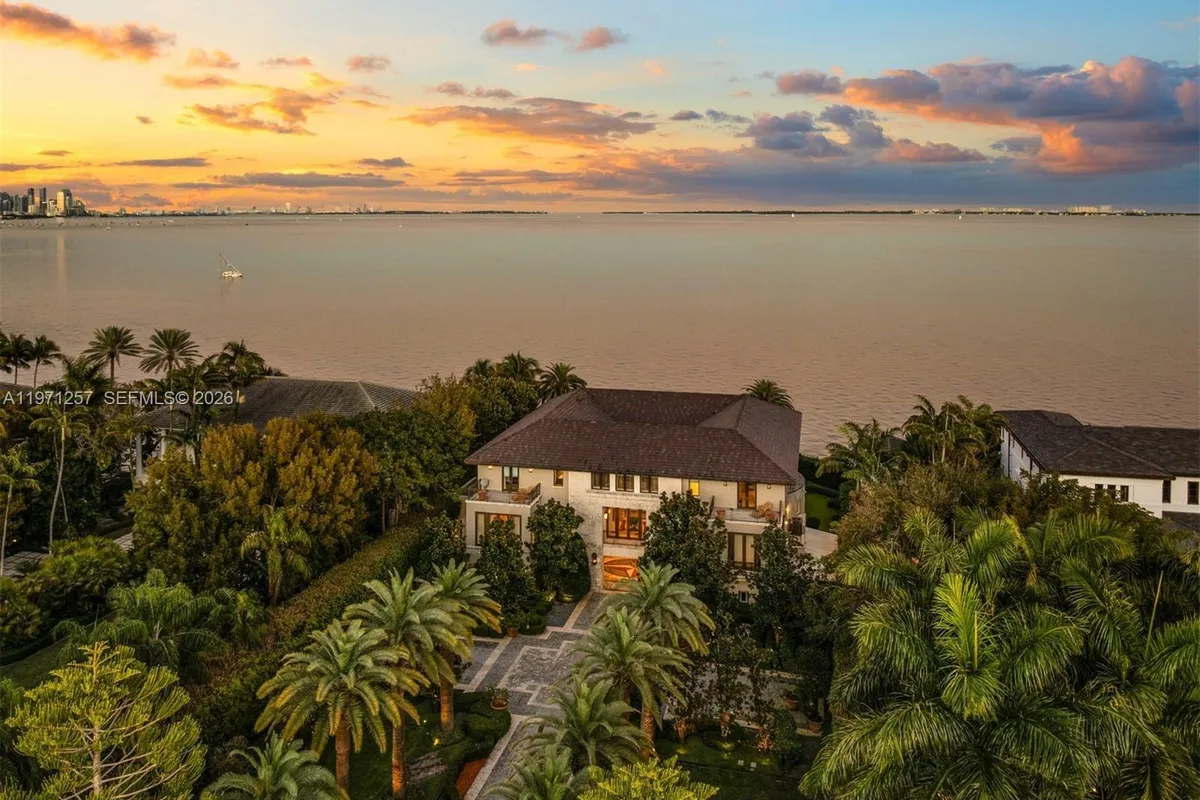 10 Tahiti Beach Island Rd, Coral Gables FL 33143