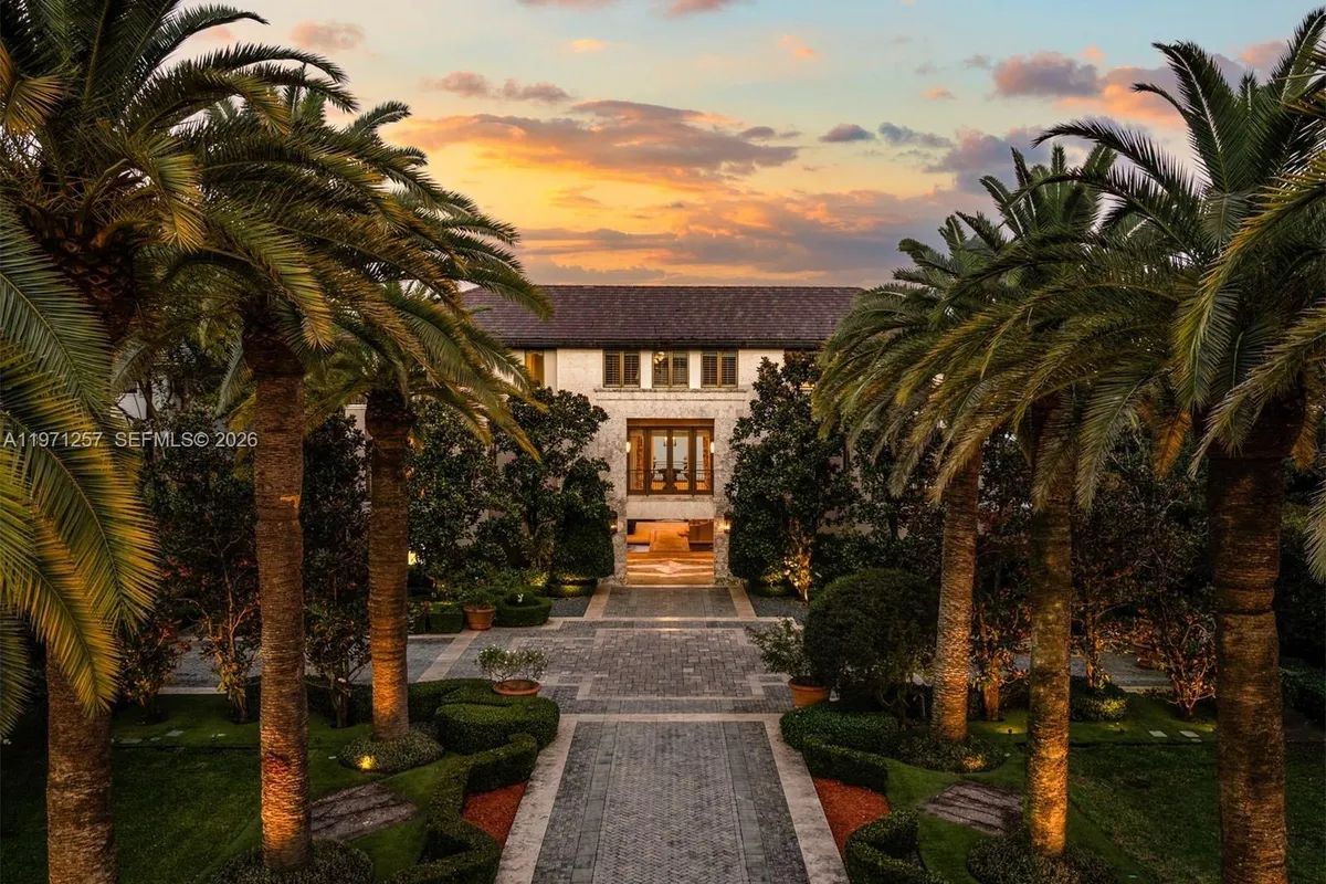 10 Tahiti Beach Island Rd, Coral Gables FL 33143