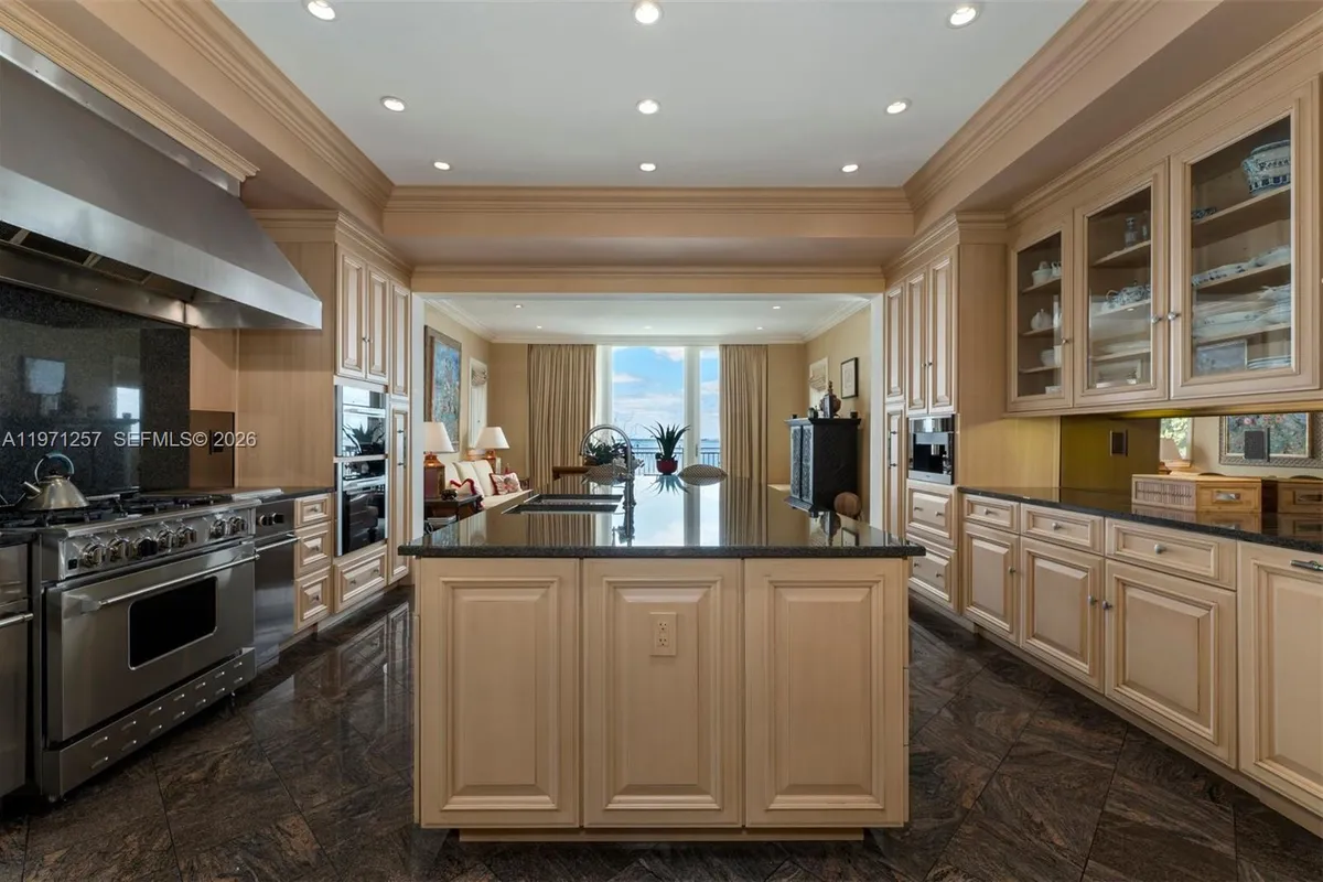 10 Tahiti Beach Island Rd, Coral Gables FL 33143