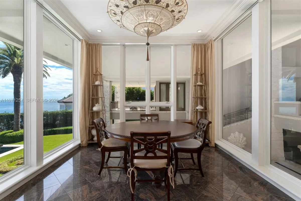 10 Tahiti Beach Island Rd, Coral Gables FL 33143