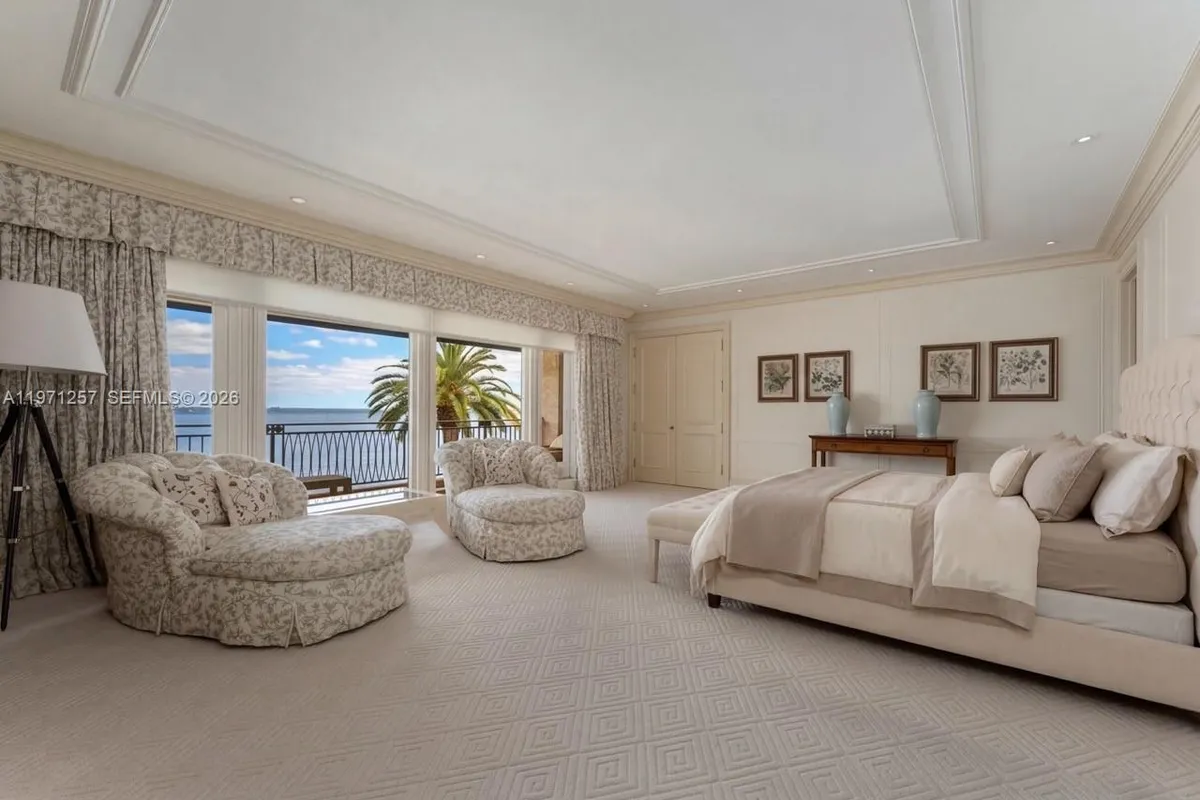 10 Tahiti Beach Island Rd, Coral Gables FL 33143