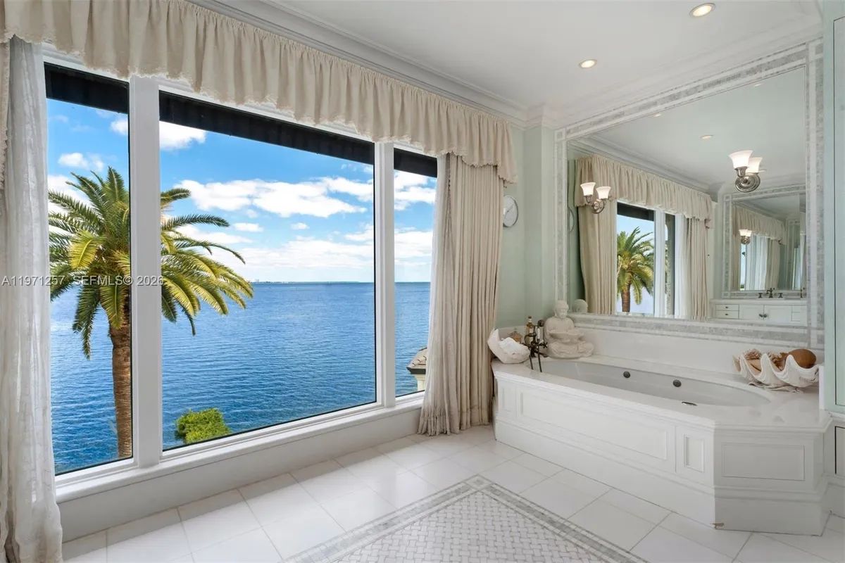 10 Tahiti Beach Island Rd, Coral Gables FL 33143