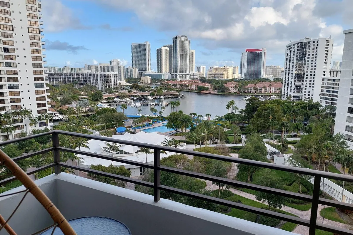 600 SE Three Islands Blvd # 1018, Hallandale Beach FL 33009