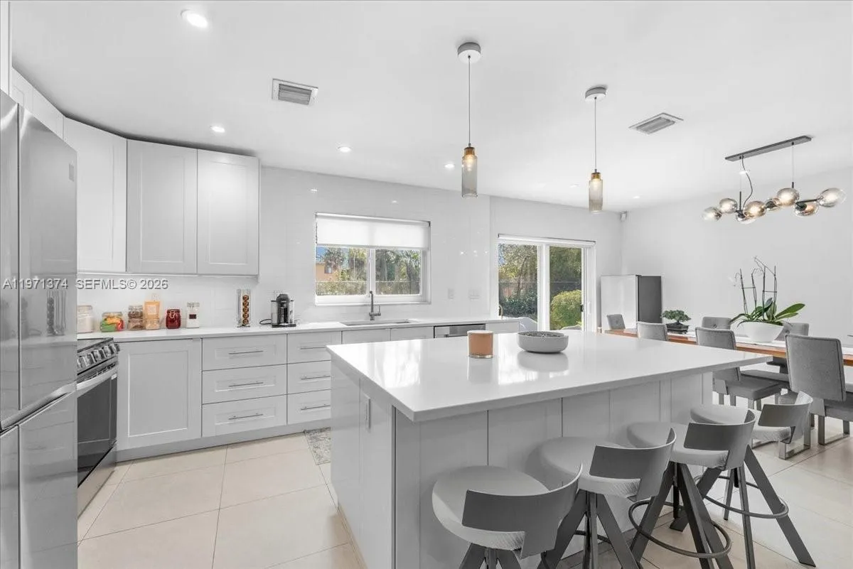 6140 SW 62nd St, South Miami FL 33143