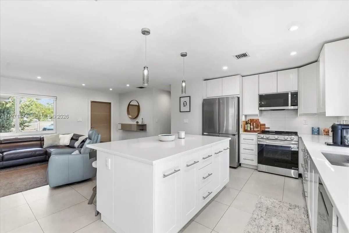 6140 SW 62nd St, South Miami FL 33143