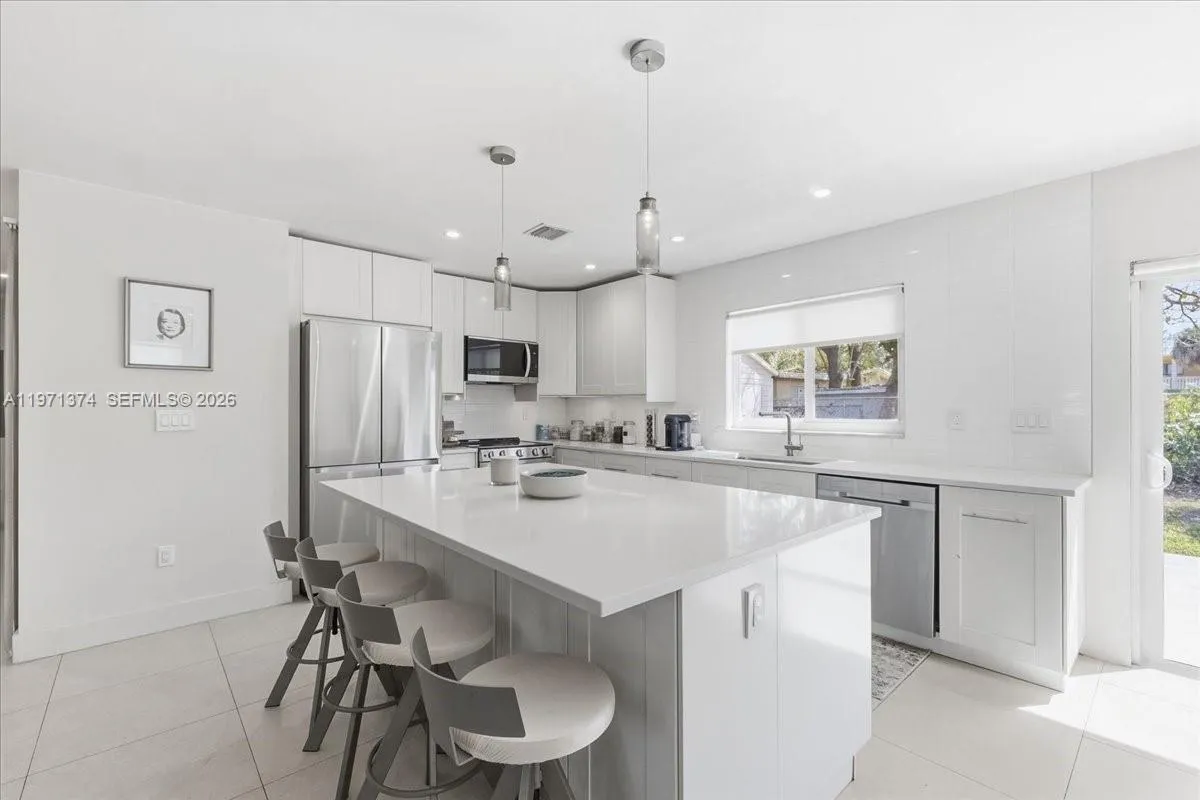 6140 SW 62nd St, South Miami FL 33143