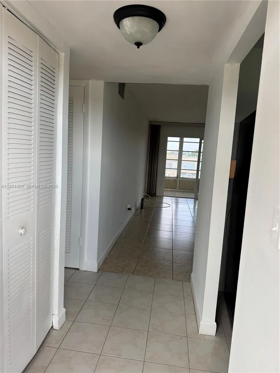 9041 Sunrise Lakes Blvd # 303, Sunrise FL 33322