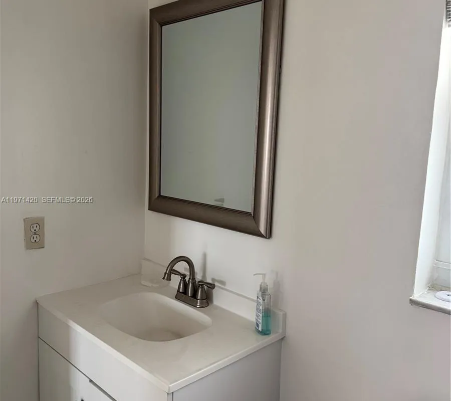 9041 Sunrise Lakes Blvd # 303, Sunrise FL 33322