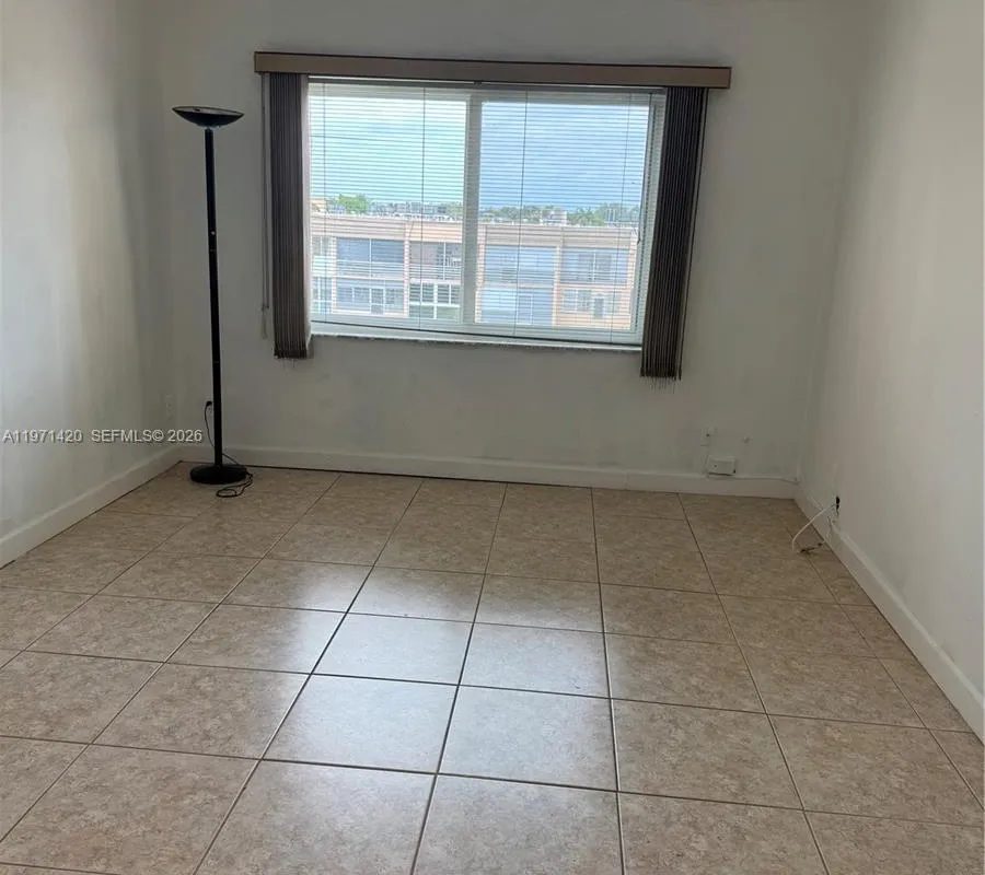 9041 Sunrise Lakes Blvd # 303, Sunrise FL 33322