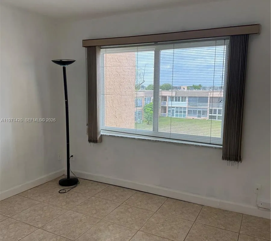 9041 Sunrise Lakes Blvd # 303, Sunrise FL 33322