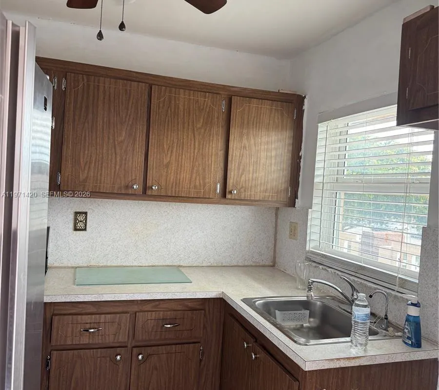 9041 Sunrise Lakes Blvd # 303, Sunrise FL 33322