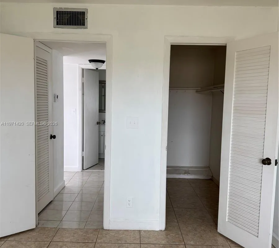 9041 Sunrise Lakes Blvd # 303, Sunrise FL 33322