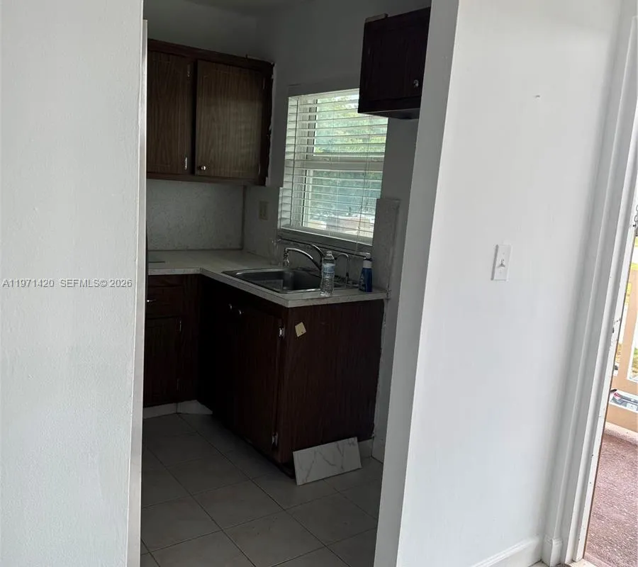 9041 Sunrise Lakes Blvd # 303, Sunrise FL 33322