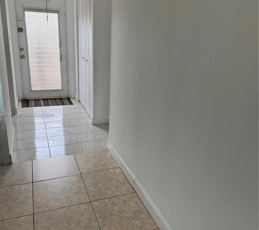 9041 Sunrise Lakes Blvd # 303, Sunrise FL 33322