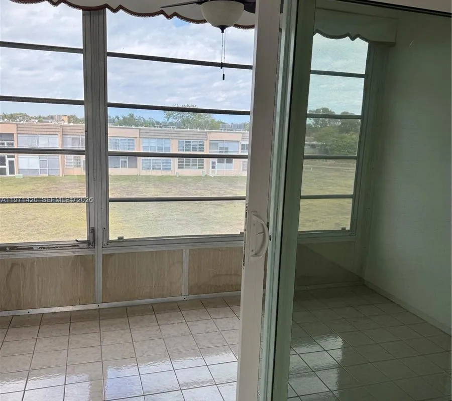 9041 Sunrise Lakes Blvd # 303, Sunrise FL 33322