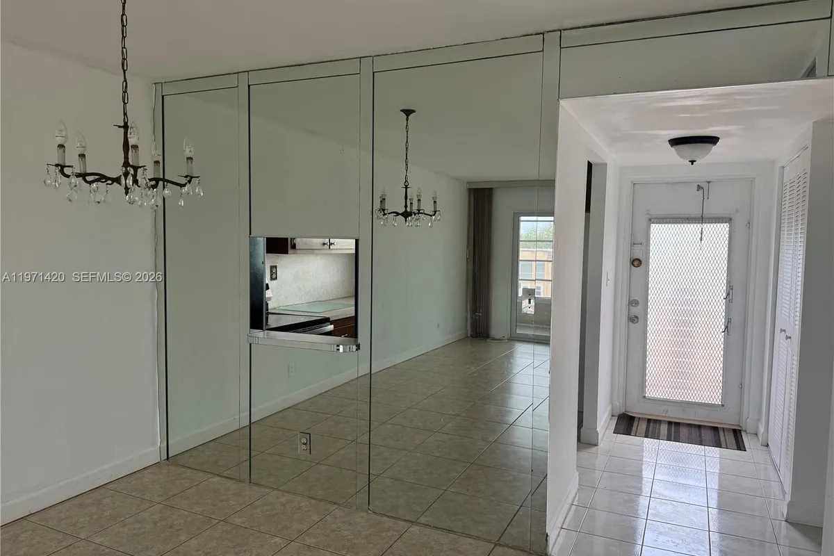 9041 Sunrise Lakes Blvd # 303, Sunrise FL 33322