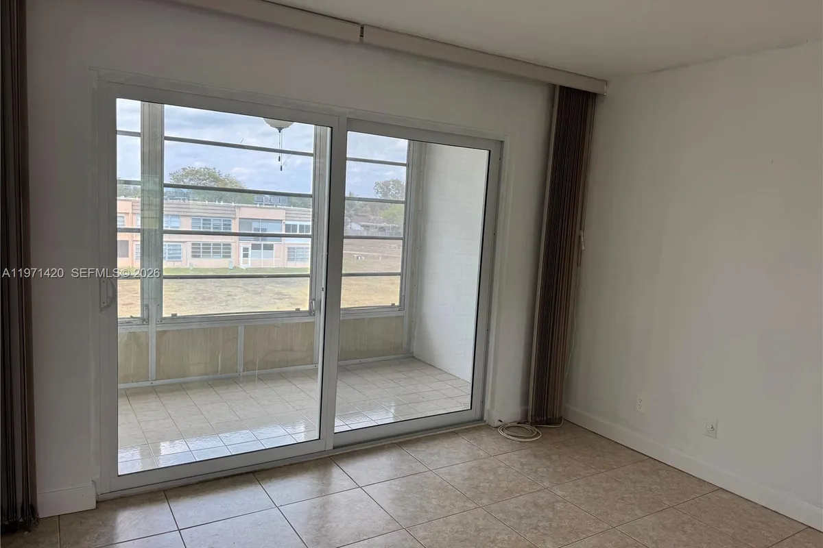 9041 Sunrise Lakes Blvd # 303, Sunrise FL 33322