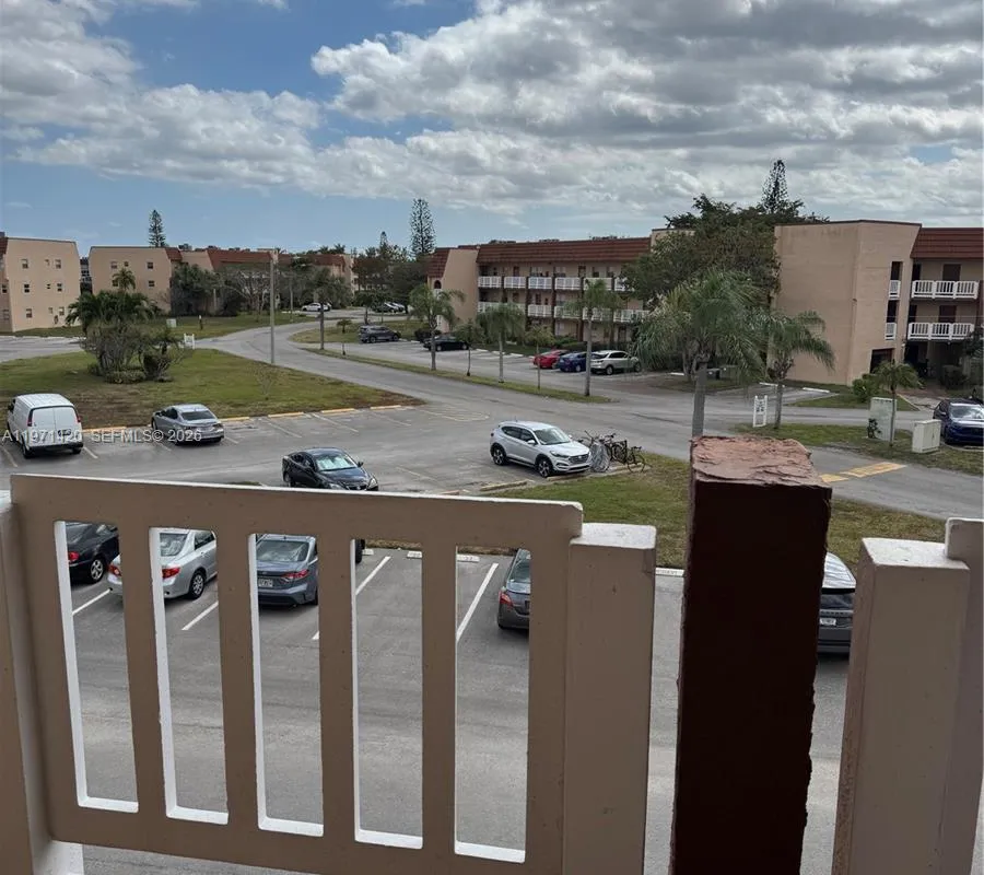 9041 Sunrise Lakes Blvd # 303, Sunrise FL 33322