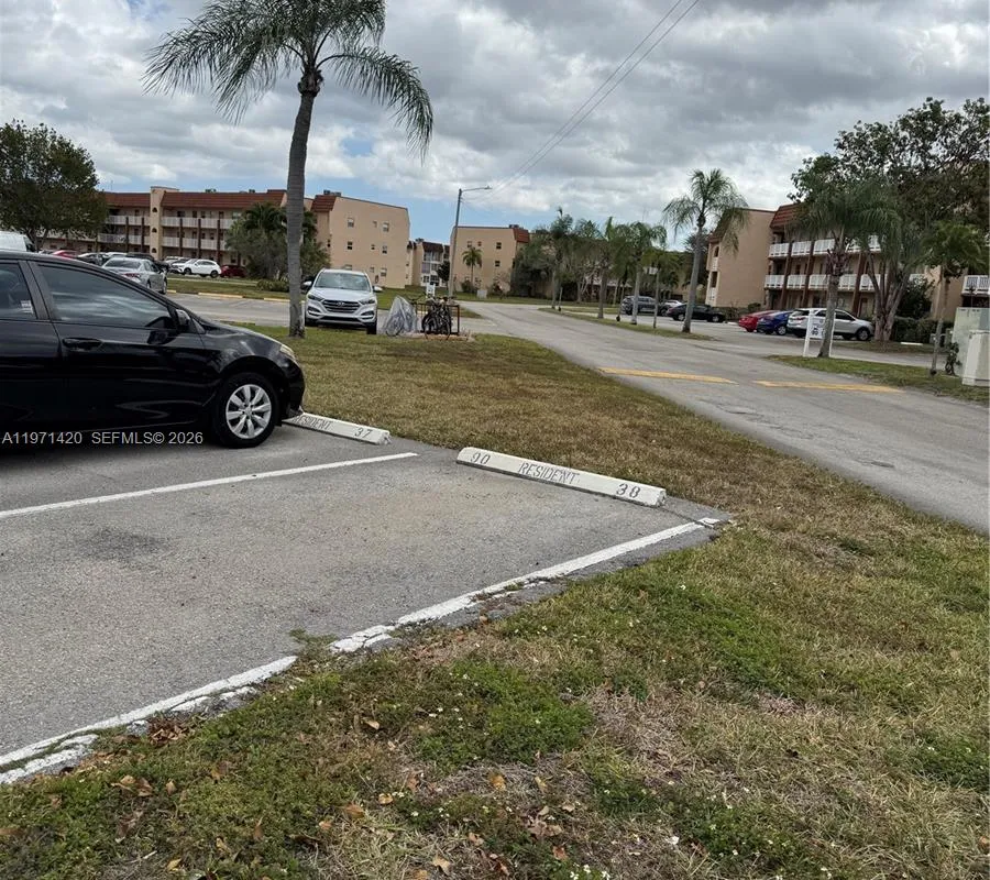 9041 Sunrise Lakes Blvd # 303, Sunrise FL 33322