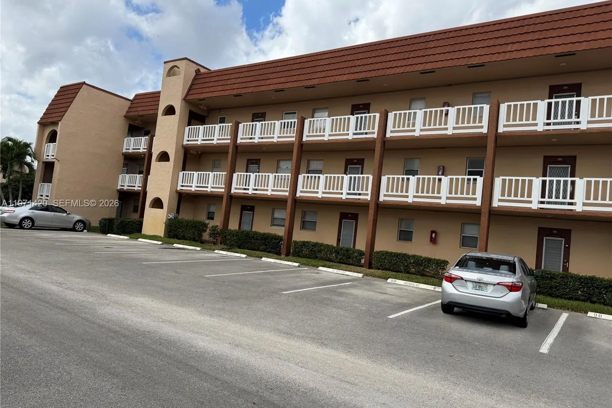 9041 Sunrise Lakes Blvd # 303, Sunrise FL 33322