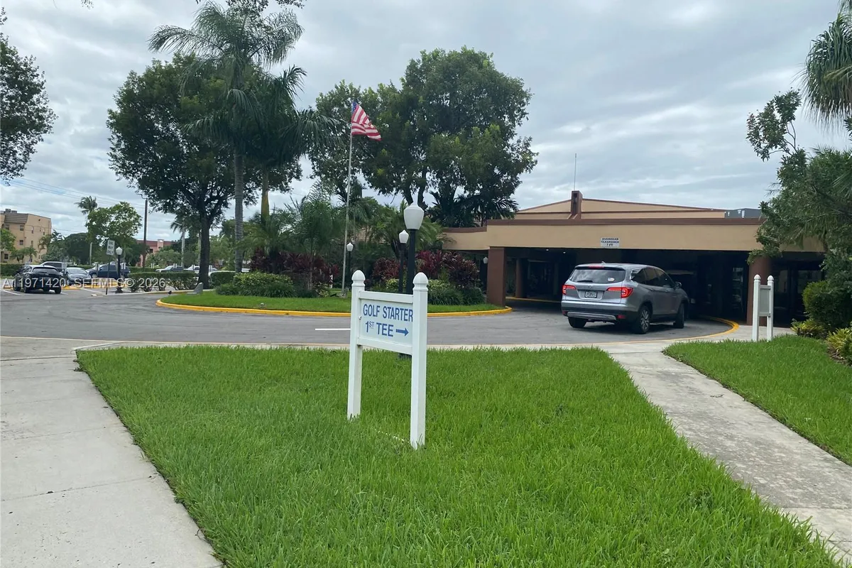 9041 Sunrise Lakes Blvd # 303, Sunrise FL 33322