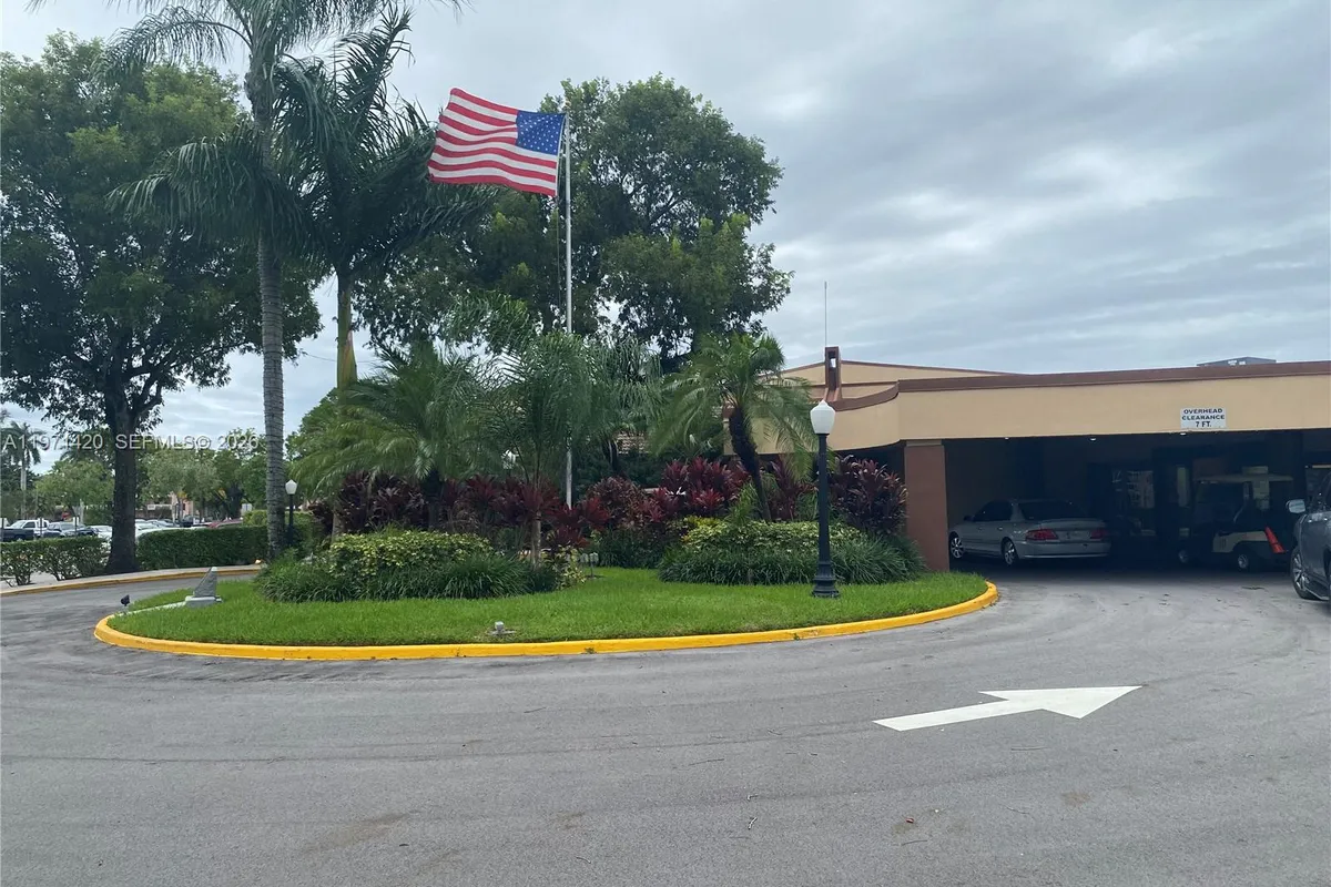 9041 Sunrise Lakes Blvd # 303, Sunrise FL 33322