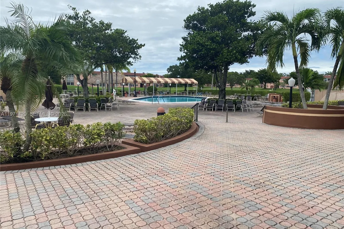 9041 Sunrise Lakes Blvd # 303, Sunrise FL 33322