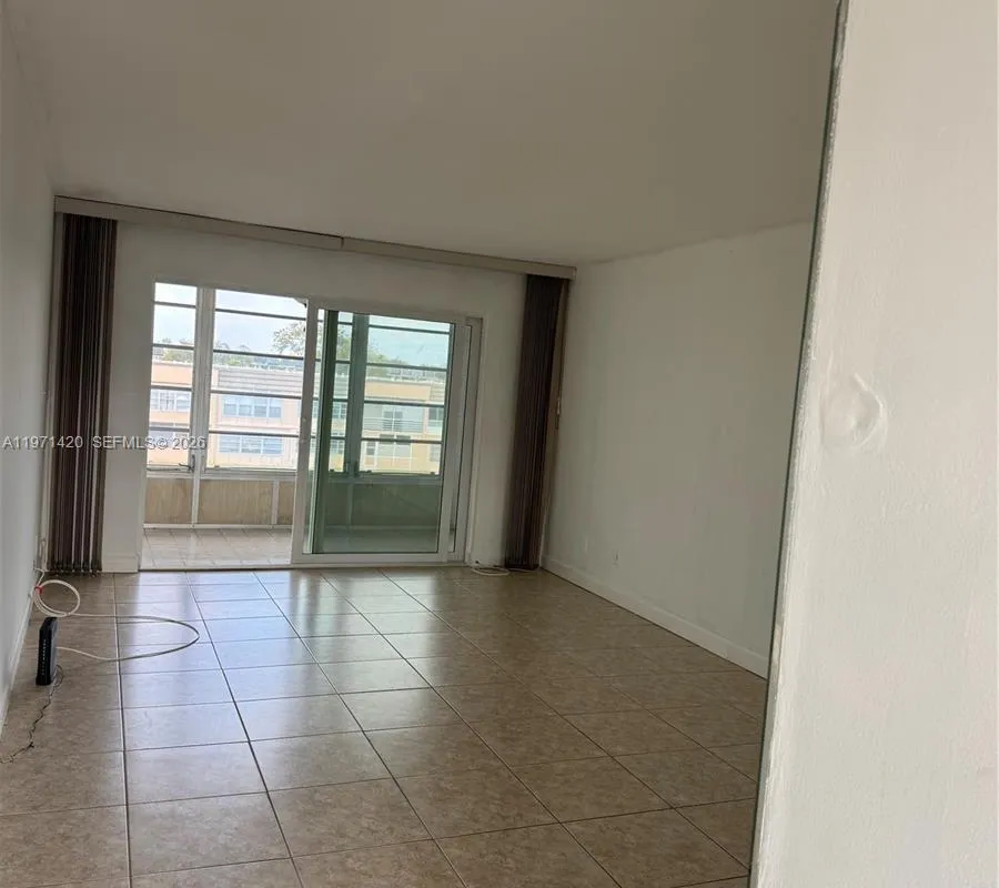 9041 Sunrise Lakes Blvd # 303, Sunrise FL 33322