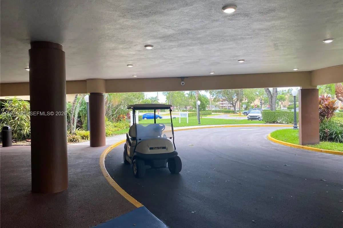 9041 Sunrise Lakes Blvd # 303, Sunrise FL 33322