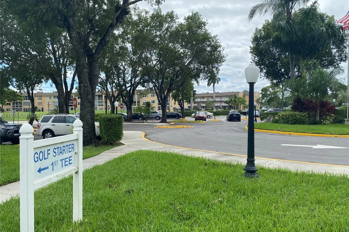 9041 Sunrise Lakes Blvd # 303, Sunrise FL 33322