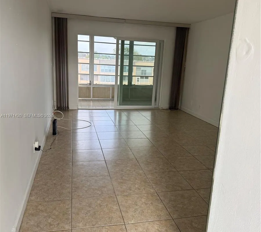 9041 Sunrise Lakes Blvd # 303, Sunrise FL 33322