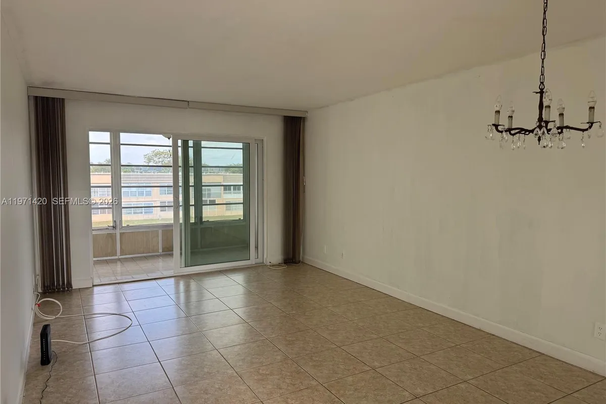 9041 Sunrise Lakes Blvd # 303, Sunrise FL 33322