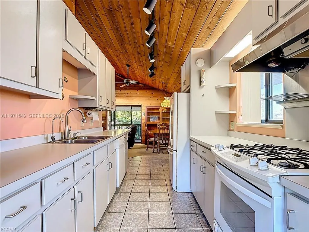 1071 Schooner Lane, Moore Haven FL 33471