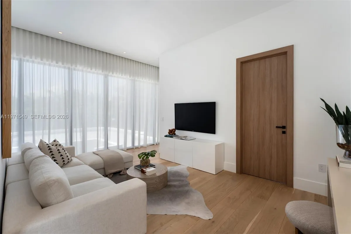 6730 SW 115th St, Pinecrest FL 33156