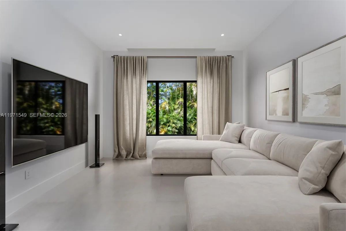 6730 SW 115th St, Pinecrest FL 33156