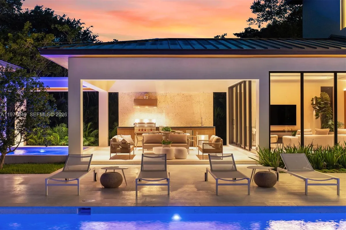 6730 SW 115th St, Pinecrest FL 33156