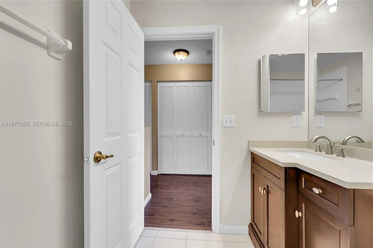 9840 NW 19th Pl, Sunrise FL 33322